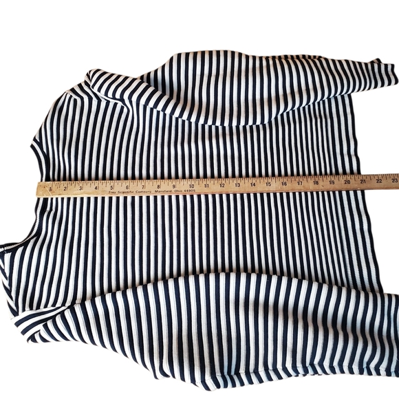 Liz Claiborne Black and White Knit Top. Light Sweater. XL. B0027 - Picture 8 of 9